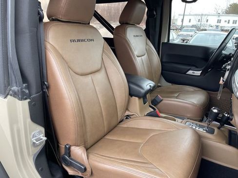 Used 2017 Jeep Wrangler Rubicon w/ Power Convenience Group image 19