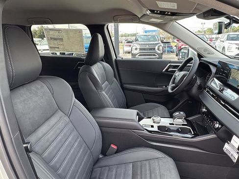 New 2026 Mitsubishi Outlander SE image 9