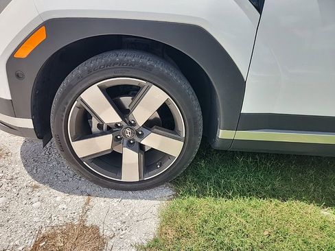 Used 2024 Hyundai Santa Fe Limited image 8