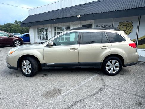 Used 2010 Subaru Outback 2.5i Premium image 2