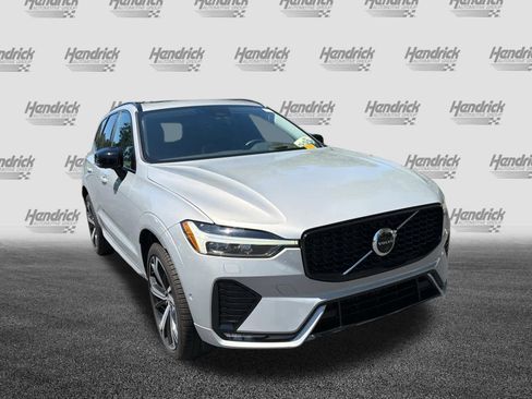 Used 2023 Volvo XC60 B5 Ultimate w/ Climate Package FWD image 3