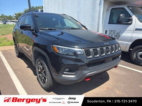 Used 2025 Jeep Compass Trailhawk w/ Trailhawk Elite Group AWD/4WD image 1