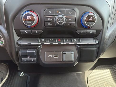 Used 2022 Chevrolet Silverado 2500 LT w/ Convenience Package image 26