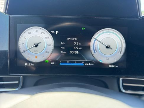 Used 2022 Hyundai Elantra Limited FWD image 12