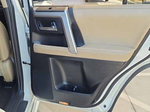Used 2020 Toyota 4Runner Limited AWD/4WD image 33