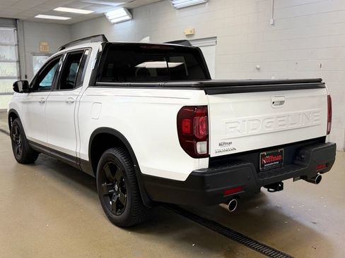 Used 2025 Honda Ridgeline Black Edition image 9