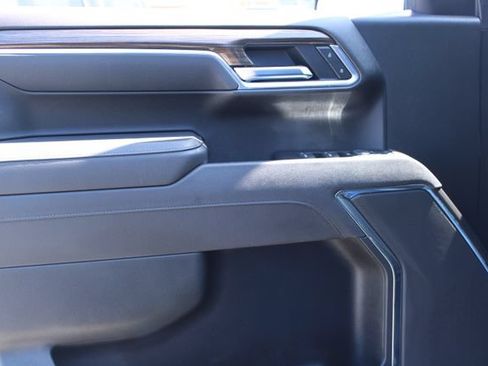 Used 2025 Chevrolet Silverado 1500 LT RWD image 18