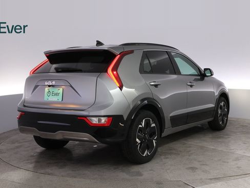 Used 2024 Kia Niro Wind w/ Wind Preserve Package FWD image 3