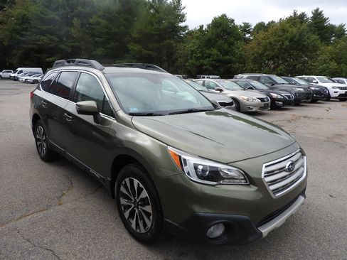 Used 2017 Subaru Outback 2.5i Limited image 2