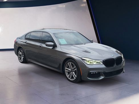 Used 2016 BMW 750i image 7