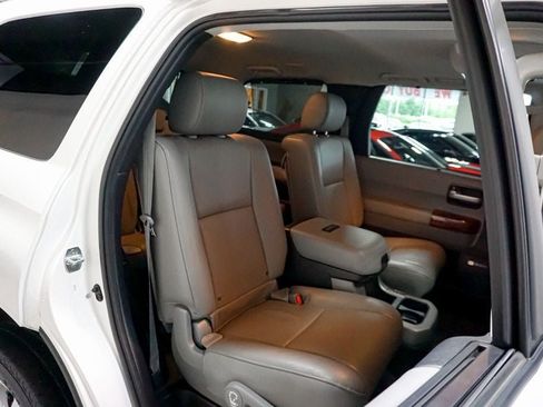 Used 2022 Toyota Sequoia Platinum AWD/4WD image 78