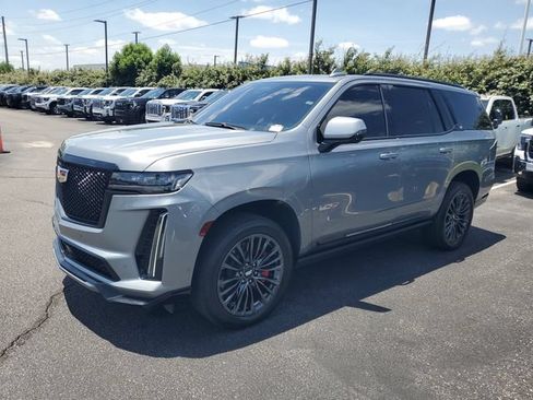Used 2023 Cadillac Escalade V AWD/4WD image 2