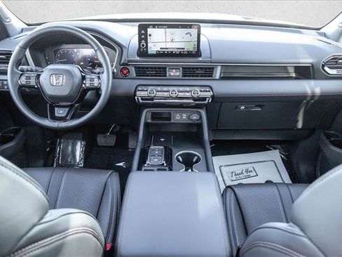 Used 2025 Honda Pilot Black Edition image 21