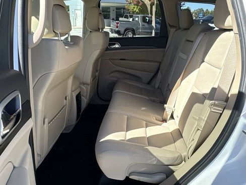 Used 2021 Jeep Grand Cherokee Laredo image 26