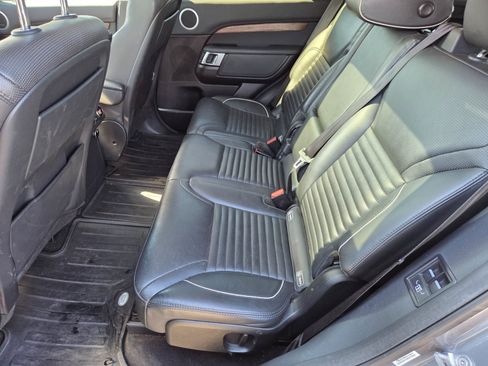 Used 2017 Land Rover Discovery HSE AWD/4WD image 10