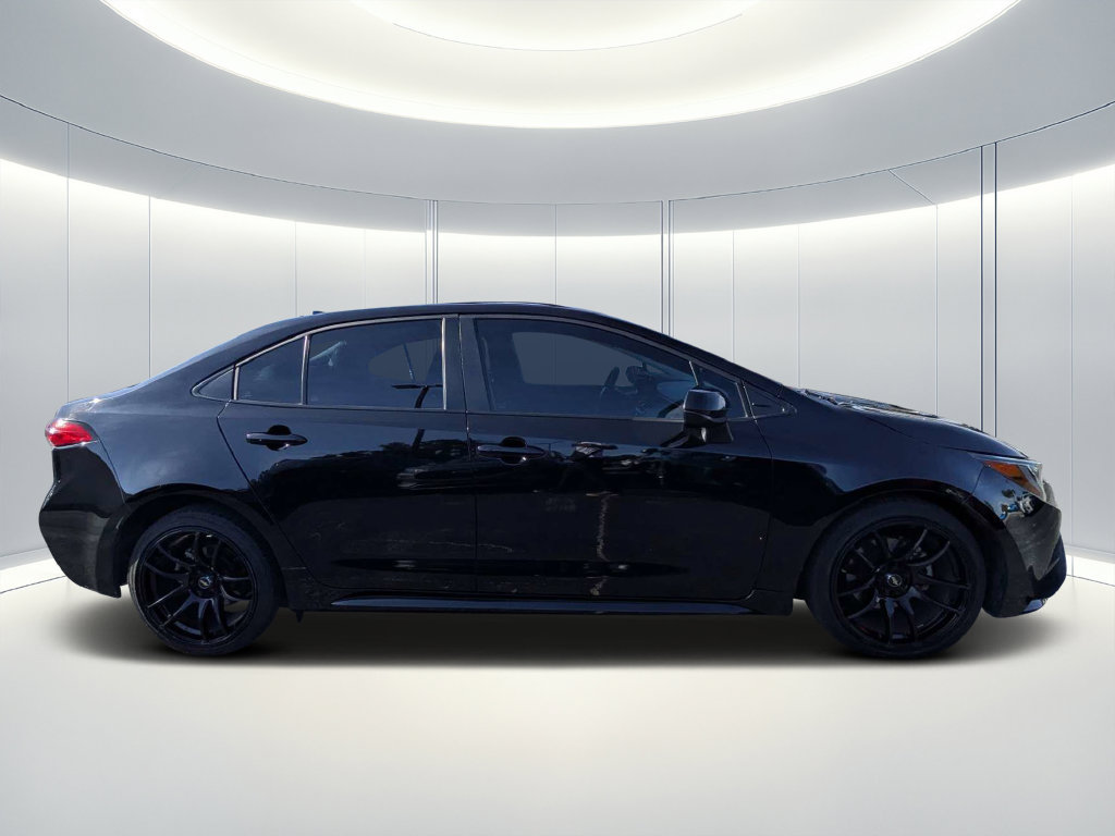 Used 2025 Toyota Corolla LE FWD image 3