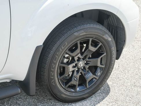 Used 2020 Nissan Frontier SV w/ Midnight Edition Floor Mats RWD image 12