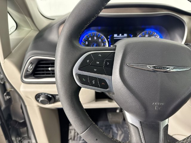 Used 2023 Chrysler Voyager LX FWD image 11