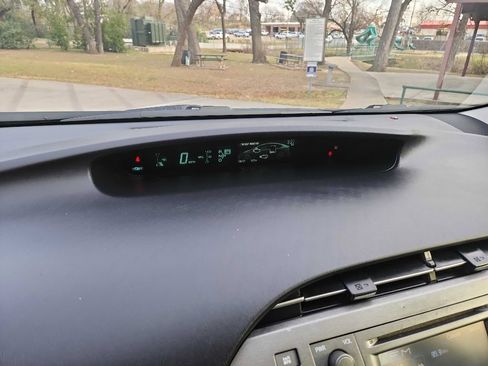 Used 2014 Toyota Prius Three image 16