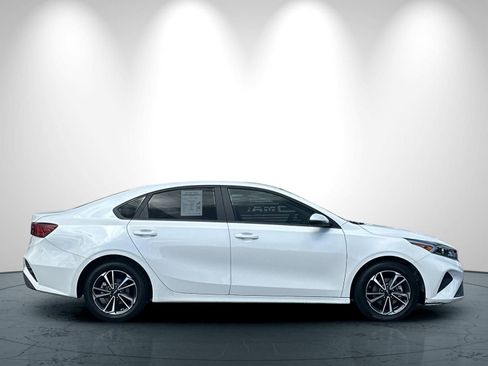 Used 2024 Kia Forte LXS w/ LXS Technology Package FWD image 3