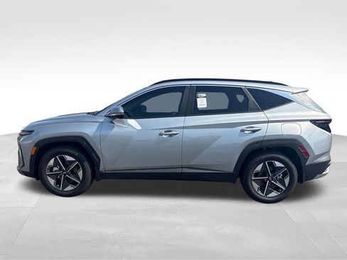 Used 2025 Hyundai Tucson SEL FWD image 2