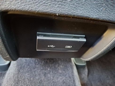 Certified 2019 Jeep Cherokee Latitude Plus AWD/4WD image 9