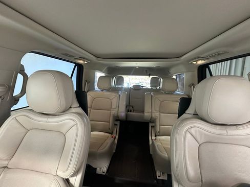 Used 2020 Lincoln Navigator Reserve w/ Luxury Package image 30