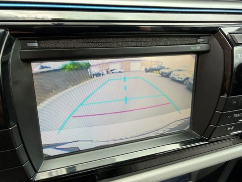 Used 2014 Toyota Corolla LE FWD image 17
