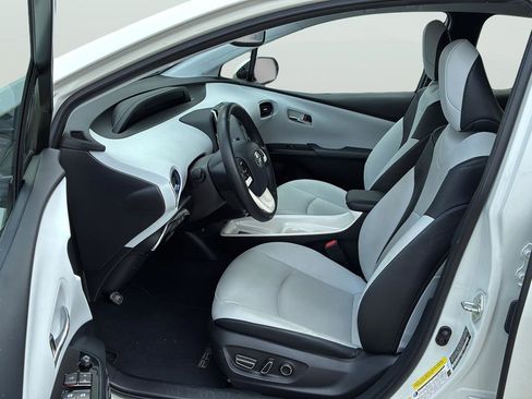 Used 2018 Toyota Prius Four Touring FWD image 13