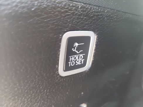 Used 2024 Jeep Wagoneer L Series II w/ Flexible Seating Group RWD image 9