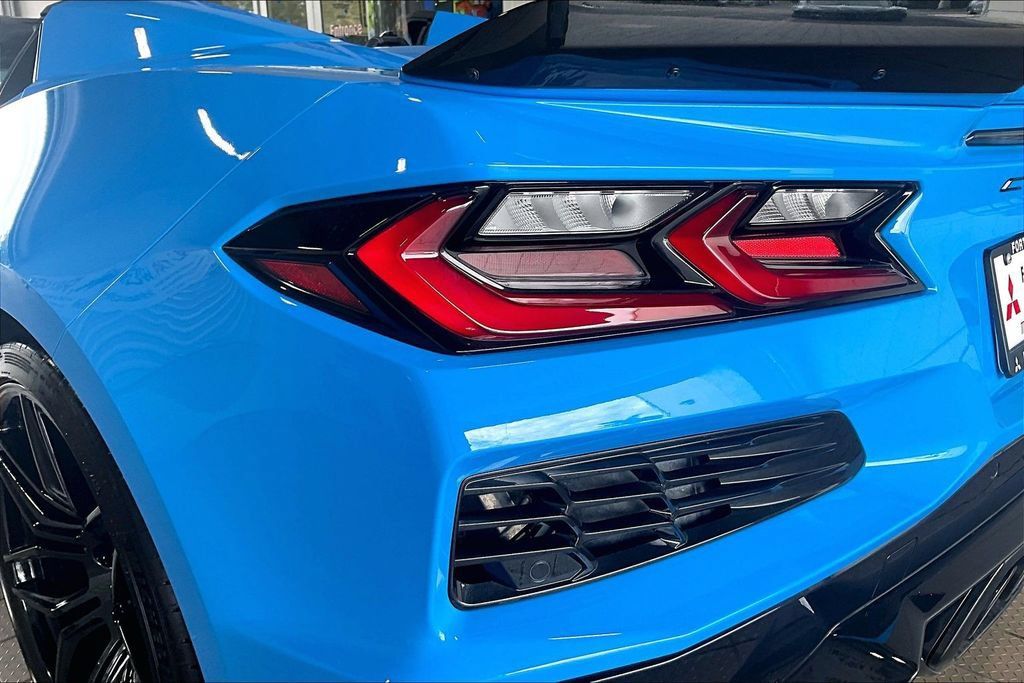 Used 2024 Chevrolet Corvette Z06 RWD image 13