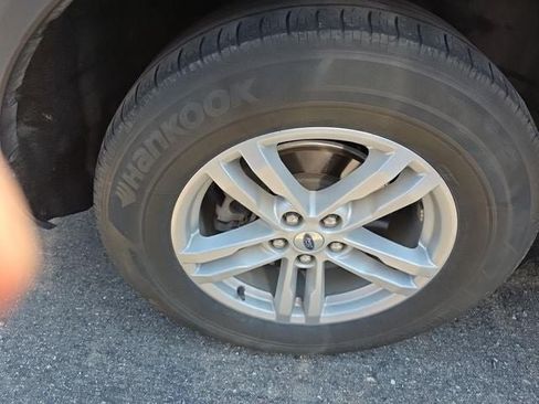 Used 2023 Ford Explorer XLT w/ Equipment Group 202A AWD/4WD image 23