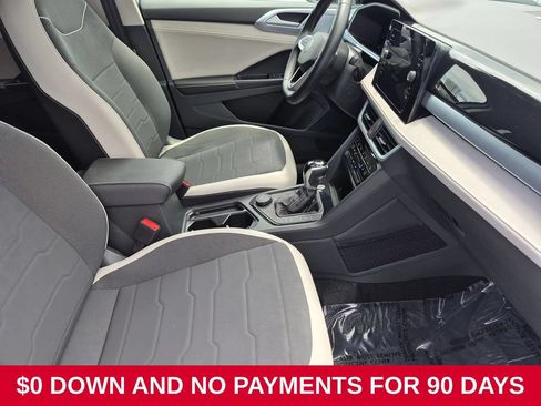 Used 2025 Volkswagen Taos SE AWD/4WD image 28