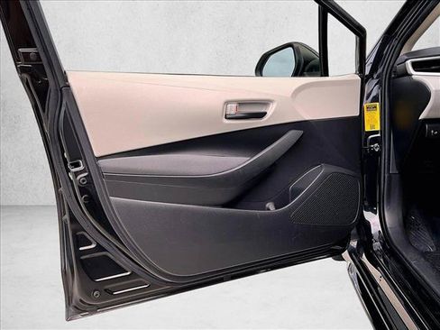 Used 2022 Toyota Corolla LE FWD image 18