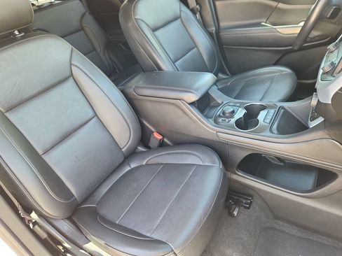 Used 2021 GMC Acadia SLT AWD/4WD image 16