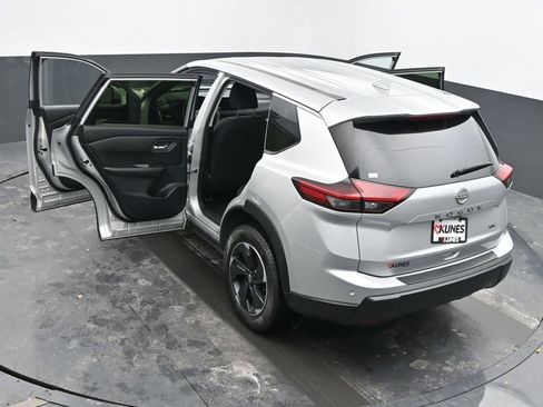 Used 2024 Nissan Rogue SV image 63
