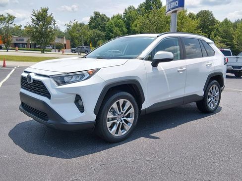 Used 2019 Toyota RAV4 XLE Premium FWD image 8