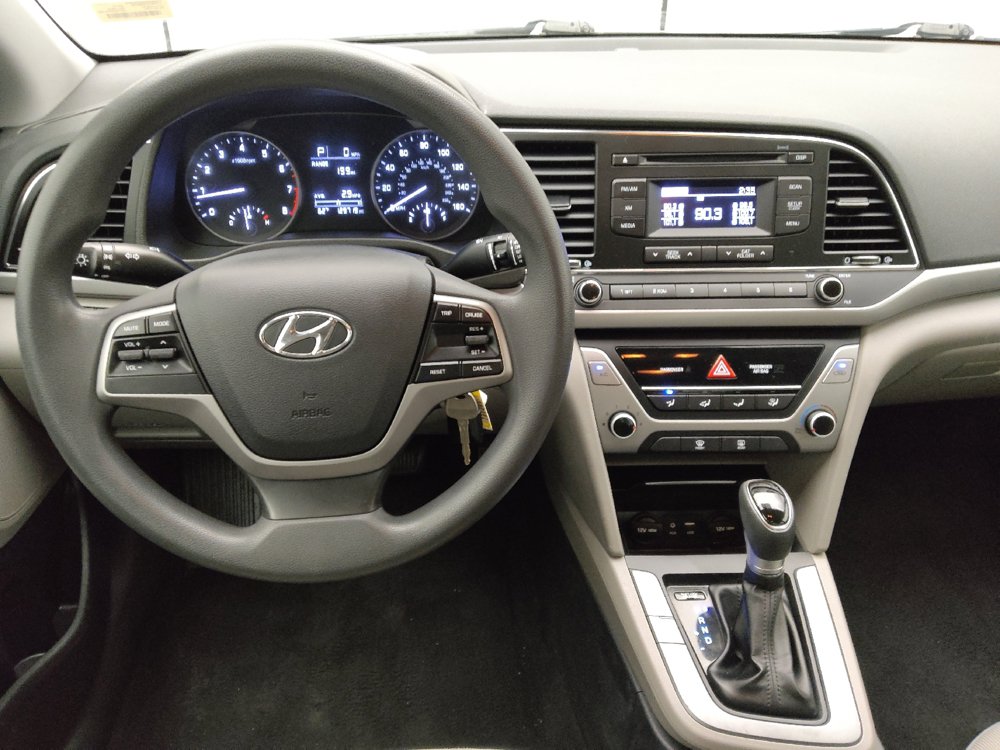 Used 2017 Hyundai Elantra SE FWD image 22