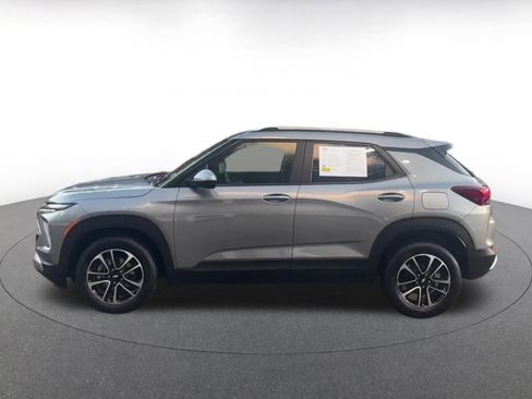 Used 2025 Chevrolet TrailBlazer LT image 9