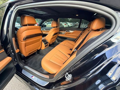 Used 2019 BMW 750i xDrive w/ Executive Package AWD/4WD image 10