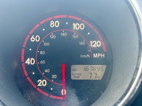 Used 2005 Toyota Matrix FWD image 13
