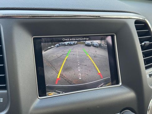 Used 2018 Jeep Grand Cherokee Limited image 24
