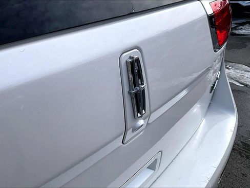 Used 2012 Lincoln MKX FWD 4DR SUV image 27