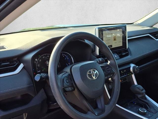 Used 2024 Toyota RAV4 LE AWD/4WD image 9