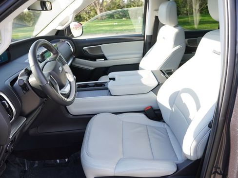 Certified 2025 Ford Expedition Max Platinum AWD/4WD image 16