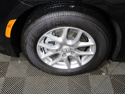 Used 2025 Chrysler Pacifica Select image 18