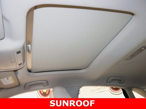 Used 2019 Volkswagen Jetta SE w/ Cold Weather Package image 10