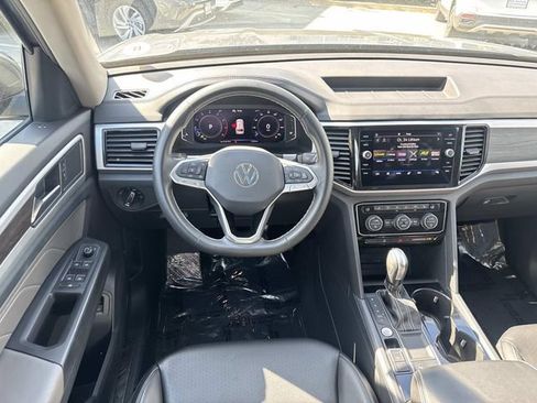 Certified 2022 Volkswagen Atlas SE w/ Panoramic Sunroof Package FWD image 8