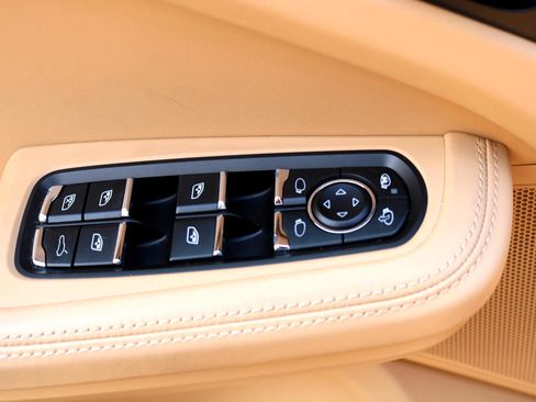 Used 2017 Porsche Macan S image 16