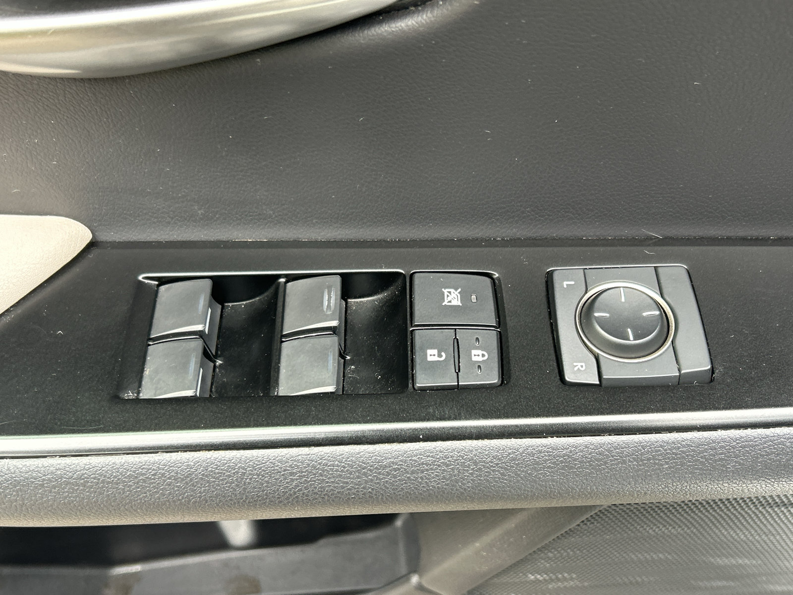 Used 2022 Lexus UX 200 w/ Accessory Package (Z1) FWD image 15